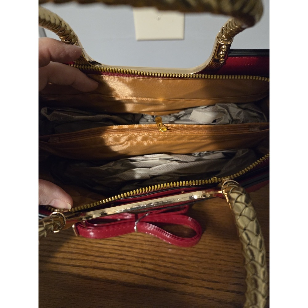 GORGEOUS!!  Red Bow Embossed Pattern Leather‎ - Picture 3 of 3
